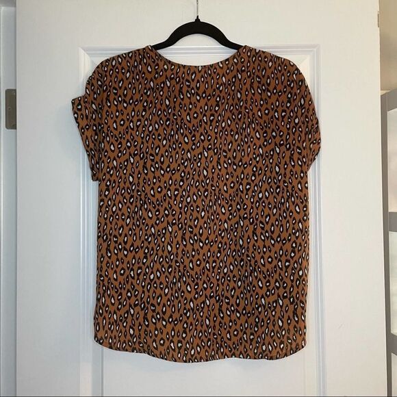 W5 Leopard Animal Print Short Sleeve Blouse Size Small - Picture 4 of 9